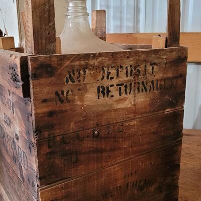 Lot 17: Vintage STANDARD Chemical Transport Case with ORIGINIAL Chloroform Heavy Jar Intact