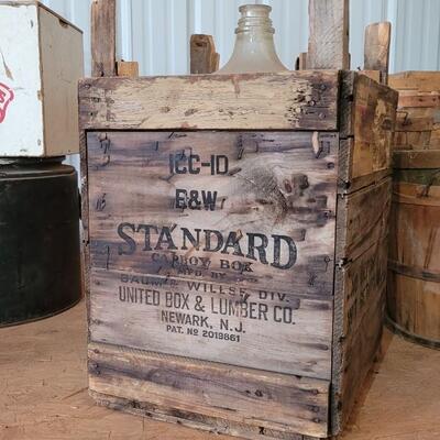 Lot 17: Vintage STANDARD Chemical Transport Case with ORIGINIAL Chloroform Heavy Jar Intact