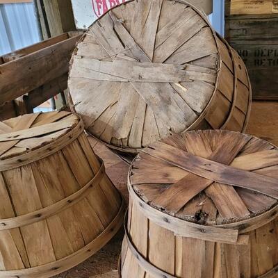 Lot 19: (3) Assorted Vintage Harvest Baskets Farmhouse