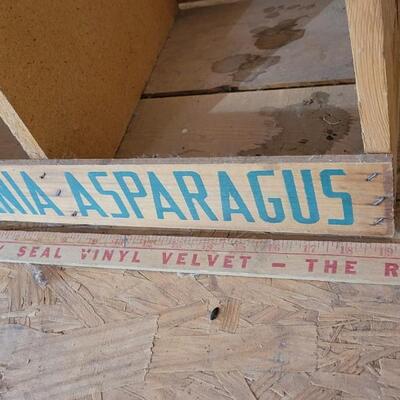 Lot 20: Vintage Graphic Design Wooden CALIFORNIA ASPARAGUS Transport Display Box