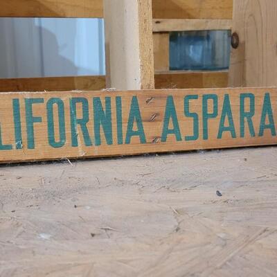 Lot 20: Vintage Graphic Design Wooden CALIFORNIA ASPARAGUS Transport Display Box