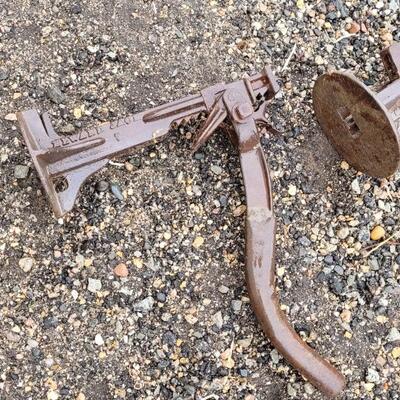 Lot 34: (2) Vintage Farm Auto Metal Jacks - HUBER MARION NO. 3 + EDWARD JACK