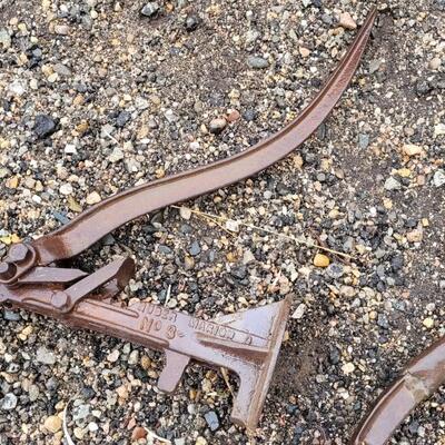 Lot 34: (2) Vintage Farm Auto Metal Jacks - HUBER MARION NO. 3 + EDWARD JACK