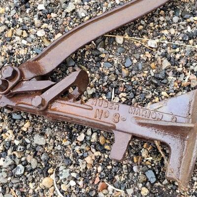 Lot 34: (2) Vintage Farm Auto Metal Jacks - HUBER MARION NO. 3 + EDWARD JACK