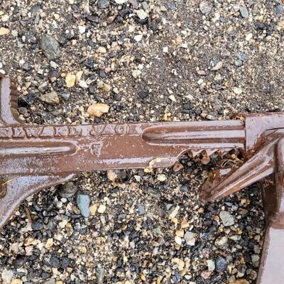 Lot 34: (2) Vintage Farm Auto Metal Jacks - HUBER MARION NO. 3 + EDWARD JACK