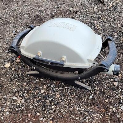 Lot 42: WEBER Portable Camping Outdoors Gas Grill