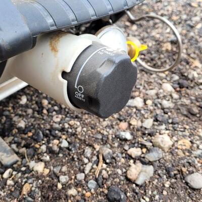 Lot 42: WEBER Portable Camping Outdoors Gas Grill