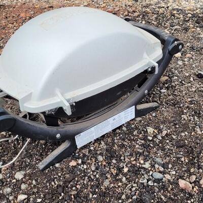 Lot 42: WEBER Portable Camping Outdoors Gas Grill