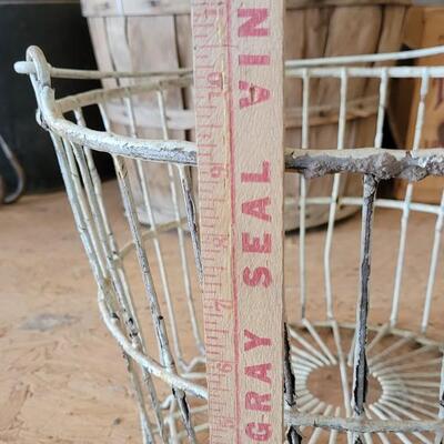 Lot 44: Vintage Farmhouse Egg Harvest Wire Basket