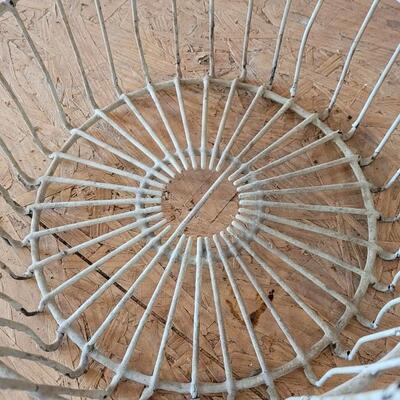 Lot 44: Vintage Farmhouse Egg Harvest Wire Basket