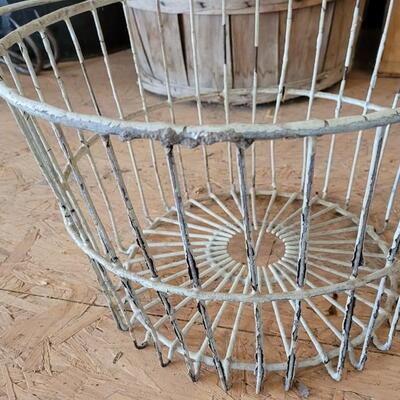 Lot 44: Vintage Farmhouse Egg Harvest Wire Basket