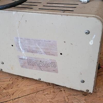Lot 45: Vintage Montgomery Ward AUTOMATIC/MANUAL Battery Charger