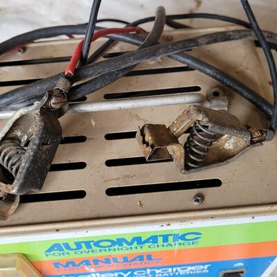 Lot 45: Vintage Montgomery Ward AUTOMATIC/MANUAL Battery Charger