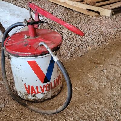 Lot 46: Vintage VALVOLINE Storage Canister w/ Working Pump Dispenser (does have clear oil inside that can be dumped at any Auto Zone if...