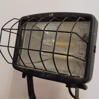 Lot 64: CRAFTSMAN Single Shop Light Works