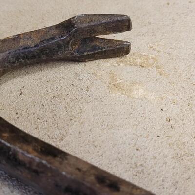Lot 69: (2) Vintage Crowbars Farm and Auto (1 is STANLEY 55-424)