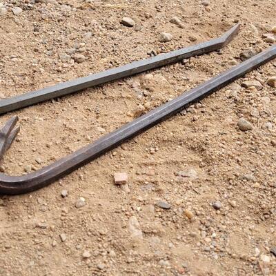 Lot 69: (2) Vintage Crowbars Farm and Auto (1 is STANLEY 55-424)