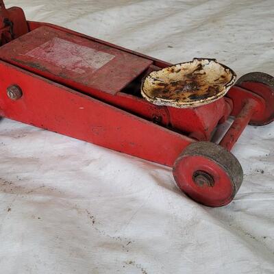 Lot 70: Vintage Farm and Auto Large Automotive Jack