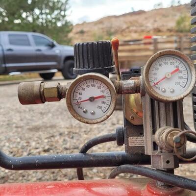Lot 71: Vintage CRAFTSMAN 90 PSI Portable Air Compressor Tank