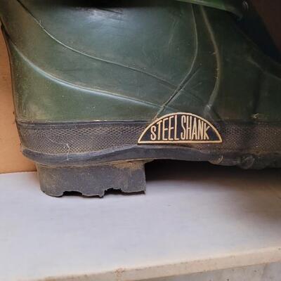 Lot 78: Fishing Waders Size 9 in Box