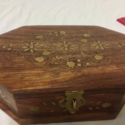 crafted wood Jewelry box with brassleaves 4