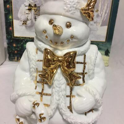 TRADITIONS PORCELAIN SNOWMAN FAMILY White With Gold Trimmings 3 Piece