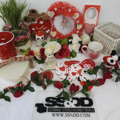 Hearts and Flower Decor Lot, Metal Buckets, Faux Roses and Flowers