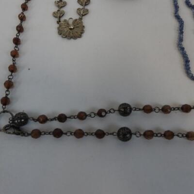 14 pc Costume Jewelry Necklace Lot. Beaded, Metal, Pendant, etc