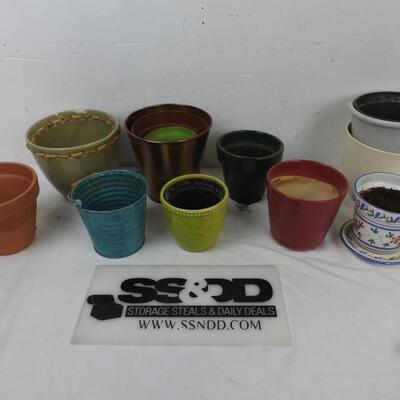 10 pc Pots & Planters. Ceramic, Plastic, Metal