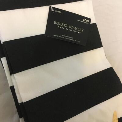 New Robert Stanley. Holiday Hand Towels. Set of 6. With Tags
