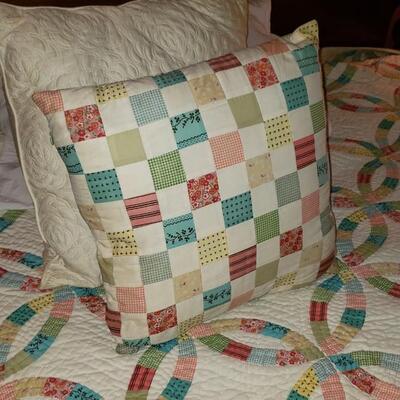Vintage quilt with matching pillow full or queen