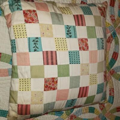 Vintage quilt with matching pillow full or queen