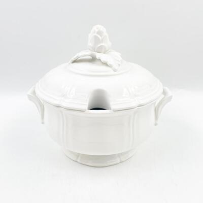 WHITE CERAMIC SOUP TUREEN
