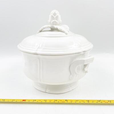 WHITE CERAMIC SOUP TUREEN
