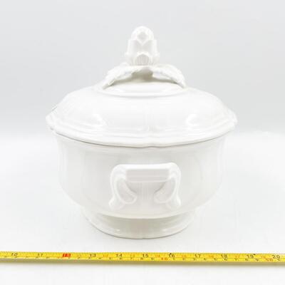 WHITE CERAMIC SOUP TUREEN