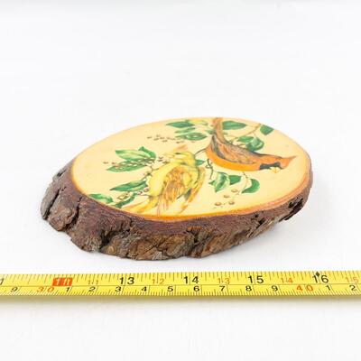 1975 DECORATIVE 6â€ WOOD SLICE W/ CARDINALS