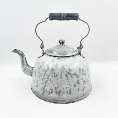 LARGE GRAY SPECKLED ENAMELWARE KETTLE