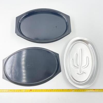 NORDICWARE â€œSERV-A-SIZZLEâ€ ALUMINUM PLATTERS W/ INSULATED HOLDERS (4)