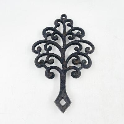 VINTAGE â€œFAMILY TREEâ€ 9â€ WROUGHT IRON TRIVET