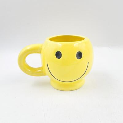 YELLOW SMILEY FACE MUG