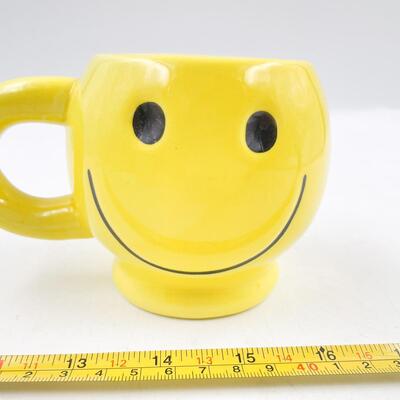YELLOW SMILEY FACE MUG