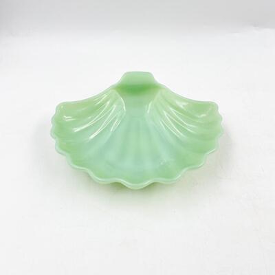 VINTAGE 7â€ FIRE KING JADEITE SEASHELL DISH