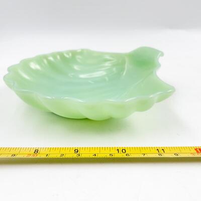 VINTAGE 7â€ FIRE KING JADEITE SEASHELL DISH