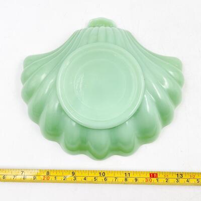 VINTAGE 7â€ FIRE KING JADEITE SEASHELL DISH