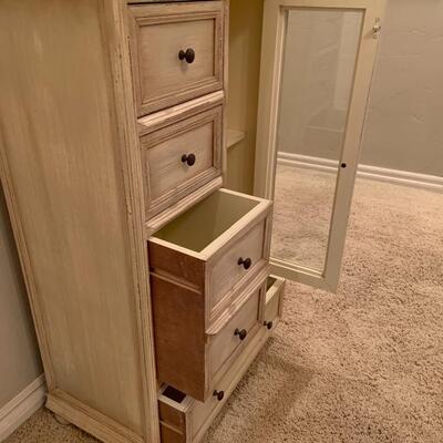 Small Cabinet with great storage
