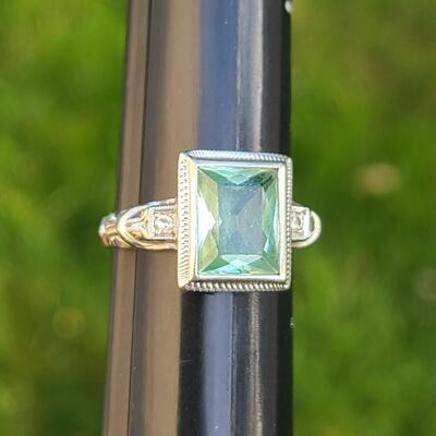 Lot J1: 18kt White Gold Ring