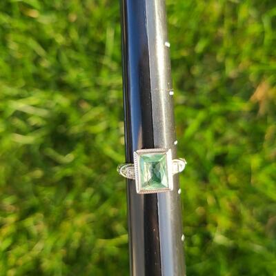 Lot J1: 18kt White Gold Ring
