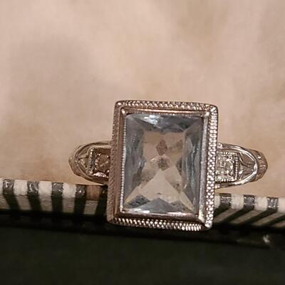 Lot J1: 18kt White Gold Ring