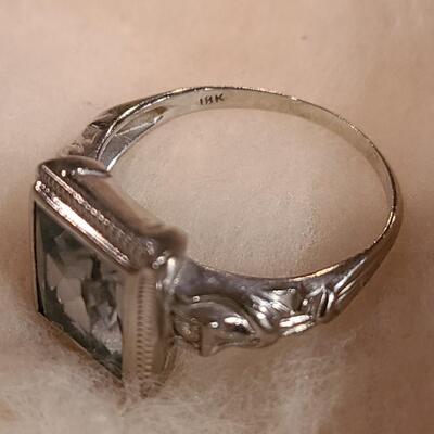 Lot J1: 18kt White Gold Ring