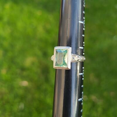Lot J1: 18kt White Gold Ring